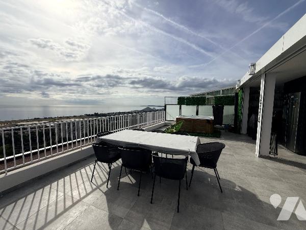 Époustouflante vue mer  et montagne a 360 degrés pour ce Toit Terrasse au Domaine du Loup.