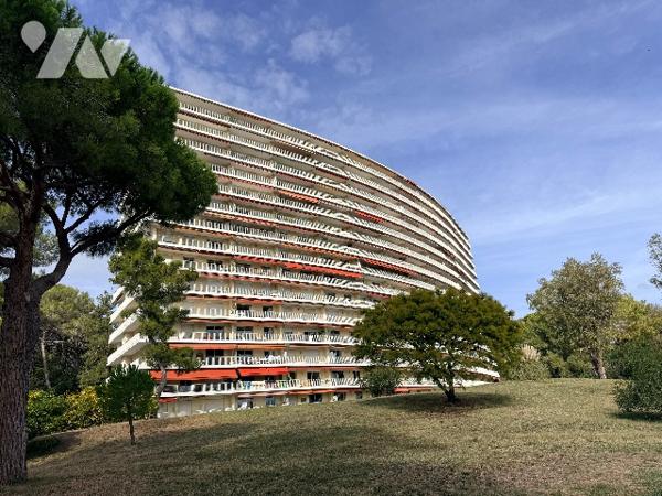 Époustouflante vue mer  et montagne a 360 degrés pour ce Toit Terrasse au Domaine du Loup.