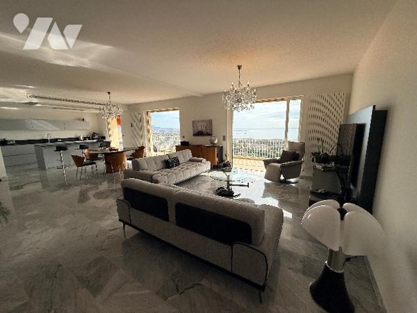 Époustouflante vue mer  et montagne a 360 degrés pour ce Toit Terrasse au Domaine du Loup.