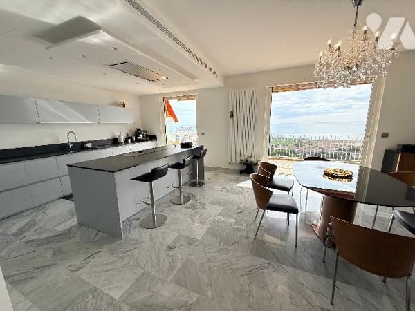 Époustouflante vue mer  et montagne a 360 degrés pour ce Toit Terrasse au Domaine du Loup.