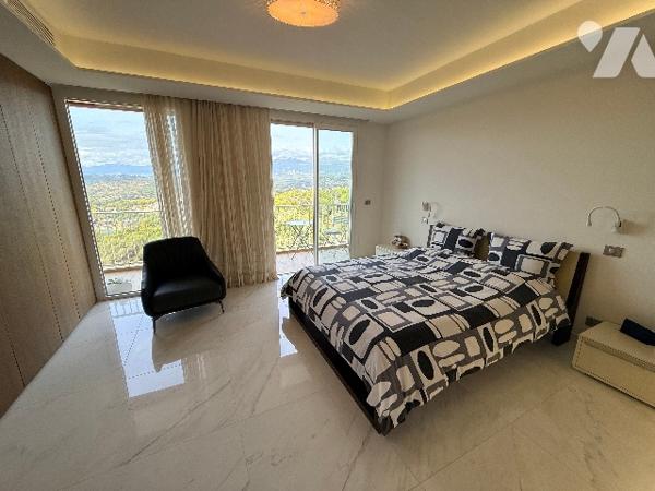 Époustouflante vue mer  et montagne a 360 degrés pour ce Toit Terrasse au Domaine du Loup.