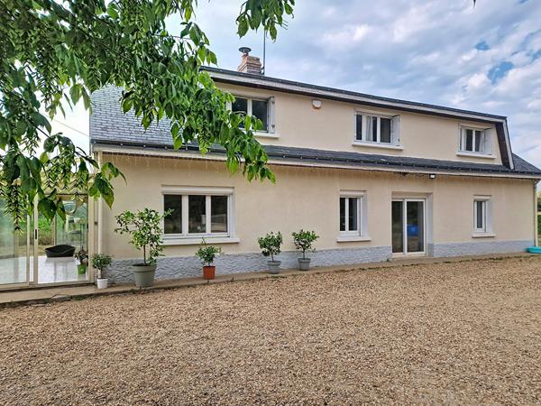 Longué-Jumelles - Maison de charme avec dépendance sur un magnifique terrain paysagé de 2 406 m²