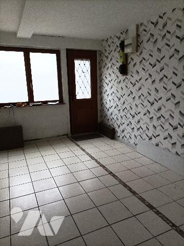 Maison de ville, semi mitoyenne, avec garage et jardinet. IDEAL 1er ACQUISITION ou INVESTISSEUR.