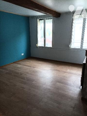 Maison de ville, semi mitoyenne, avec garage et jardinet. IDEAL 1er ACQUISITION ou INVESTISSEUR.