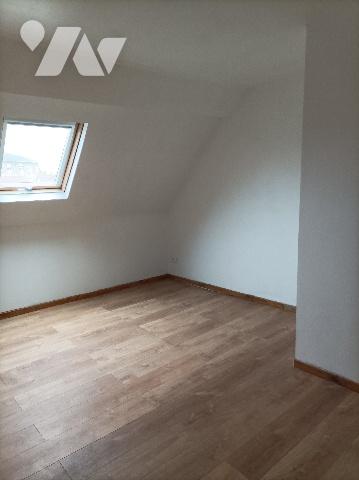 Maison de ville, semi mitoyenne, avec garage et jardinet. IDEAL 1er ACQUISITION ou INVESTISSEUR.