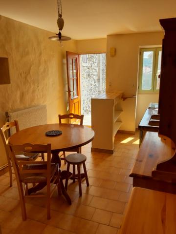 ST PRIVAT maison de village de Type 2 bis