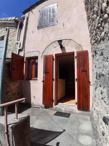 ST PRIVAT maison de village de Type 2 bis