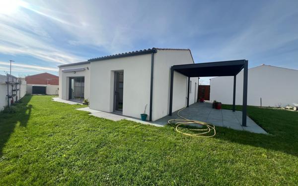 Maison à vendre    3 pièces • 92,79 m2 Semussac