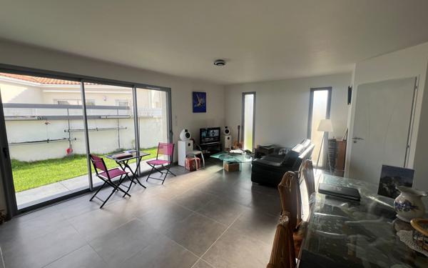 Maison à vendre    3 pièces • 92,79 m2 Semussac