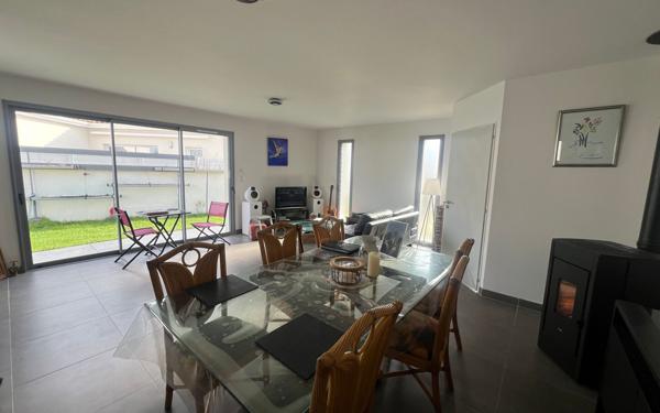 Maison à vendre    3 pièces • 92,79 m2 Semussac