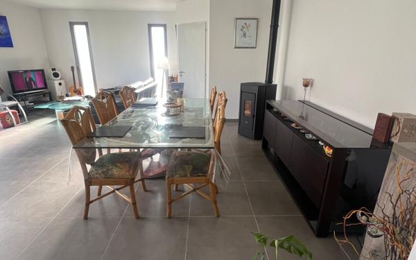 Maison à vendre    3 pièces • 92,79 m2 Semussac