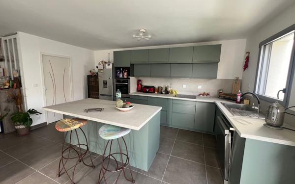 Maison à vendre    3 pièces • 92,79 m2 Semussac