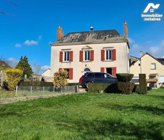 Maison de maître à vendre Loué dans la Sarthe (72), proche des écoles, comprenant :