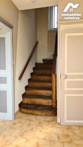 Maison de maître à vendre Loué dans la Sarthe (72), proche des écoles, comprenant :