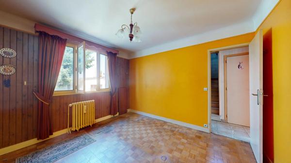 Vente                                                      Maison
                        
                     6 pièces                      93 m2                     à Dugny
