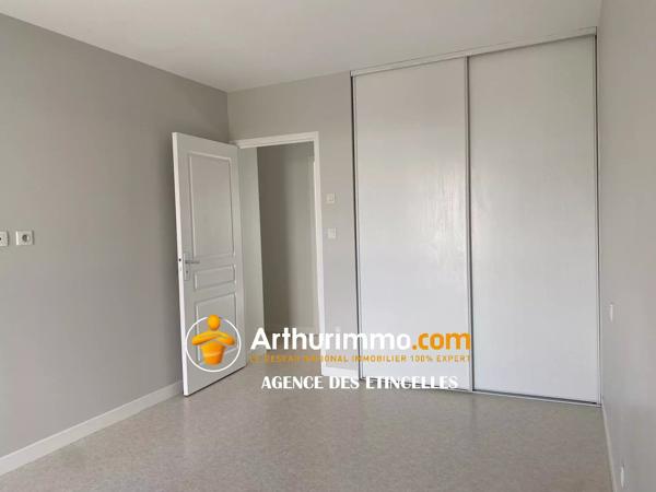 Location                                                      Maison
                        
                     5 pièces                      135 m2                     à Martigné-Ferchaud