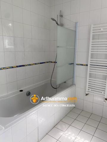 Location                                                      Maison
                        
                     5 pièces                      135 m2                     à Martigné-Ferchaud