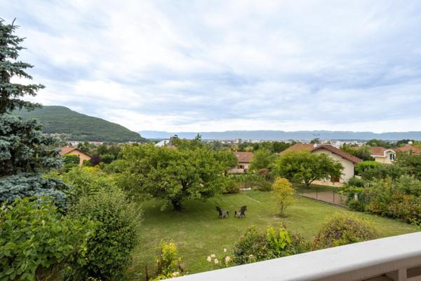 Vétraz-Monthoux – Élégante propriété au calme, avec vue dégagée Salève et Jura, emplacement privilégié
