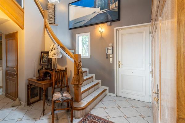 Vétraz-Monthoux – Élégante propriété au calme, avec vue dégagée Salève et Jura, emplacement privilégié