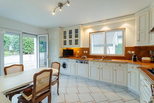 Vétraz-Monthoux – Élégante propriété au calme, avec vue dégagée Salève et Jura, emplacement privilégié