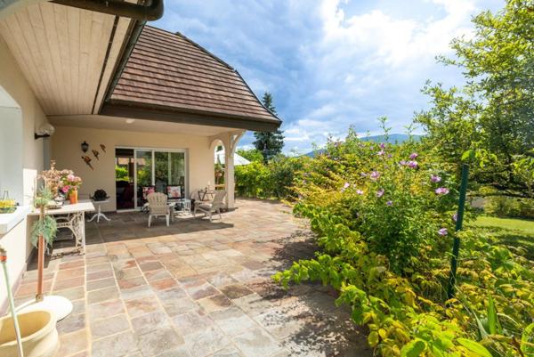 Vétraz-Monthoux – Élégante propriété au calme, avec vue dégagée Salève et Jura, emplacement privilégié