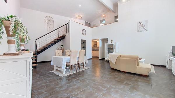 LISTRAC-MÉDOC (33480)– MAISON DE VILLE DE CARACTÈRE 4 PIÈCES, 3 CHAMBRES, 120 M² (SANS JARDIN)