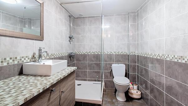 LISTRAC-MÉDOC (33480)– MAISON DE VILLE DE CARACTÈRE 4 PIÈCES, 3 CHAMBRES, 120 M² (SANS JARDIN)