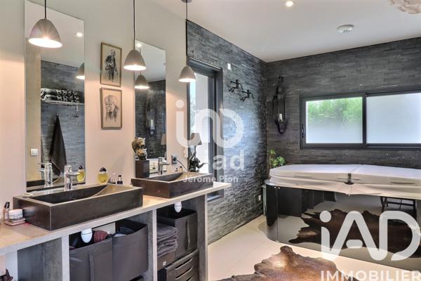 Maison à vendre 7 pièces 150 m² Saint-Cyr-sur-Loire