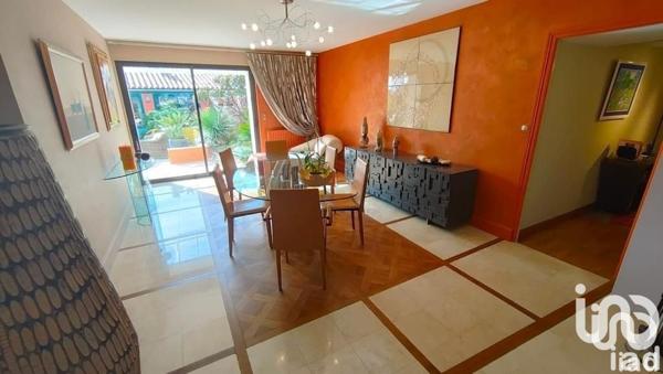 Demeure 10 pièces de 220 m² à Fontenay-le-Comte (85200)