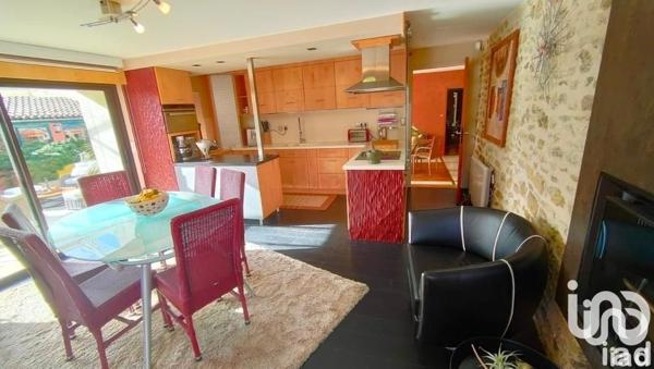 Demeure 10 pièces de 220 m² à Fontenay-le-Comte (85200)