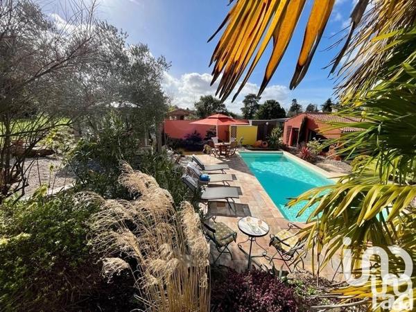 Demeure 10 pièces de 220 m² à Fontenay-le-Comte (85200)