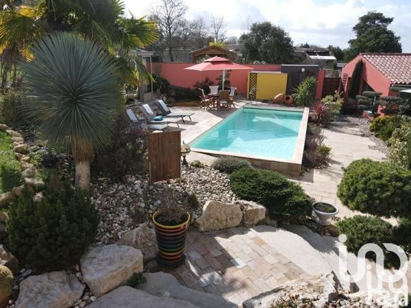 Demeure 10 pièces de 220 m² à Fontenay-le-Comte (85200)