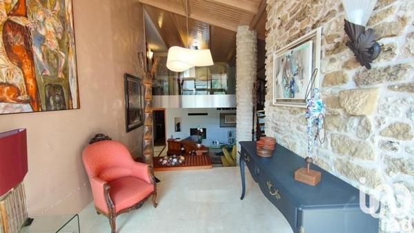 Demeure 10 pièces de 220 m² à Fontenay-le-Comte (85200)