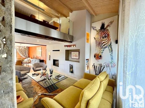 Demeure 10 pièces de 220 m² à Fontenay-le-Comte (85200)