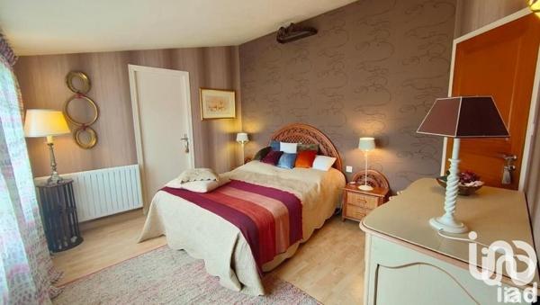 Demeure 10 pièces de 220 m² à Fontenay-le-Comte (85200)