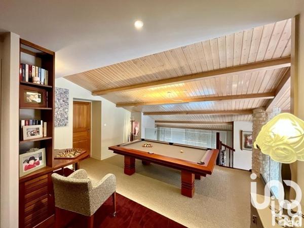 Demeure 10 pièces de 220 m² à Fontenay-le-Comte (85200)