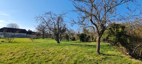 Maison ancienne et ses nombreuses dépendances