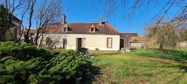 Maison ancienne et ses nombreuses dépendances