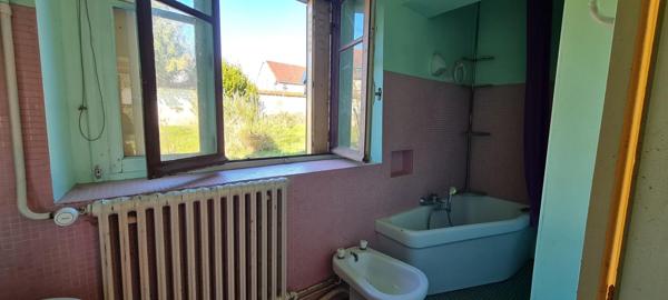 Maison ancienne et ses nombreuses dépendances