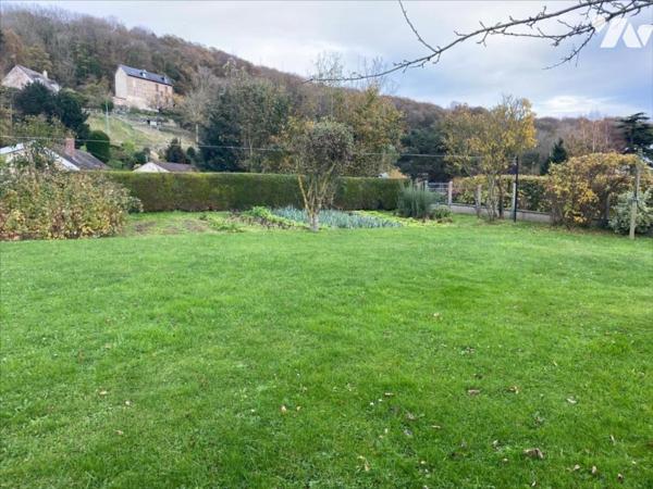 Proximité centre ville, maison avec beau terrain