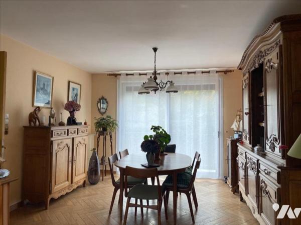 Proximité centre ville, maison avec beau terrain