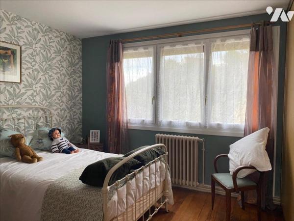 Proximité centre ville, maison avec beau terrain