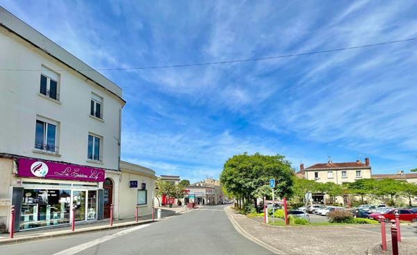 Immeuble à vendre    11 pièces •  Pauillac