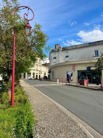 Immeuble à vendre    11 pièces •  Pauillac