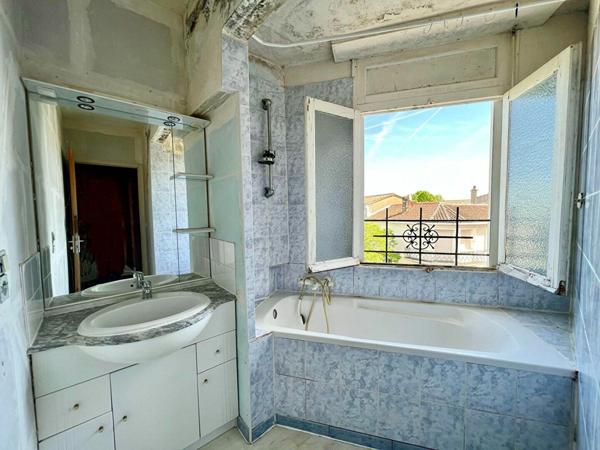 Immeuble à vendre    11 pièces •  Pauillac