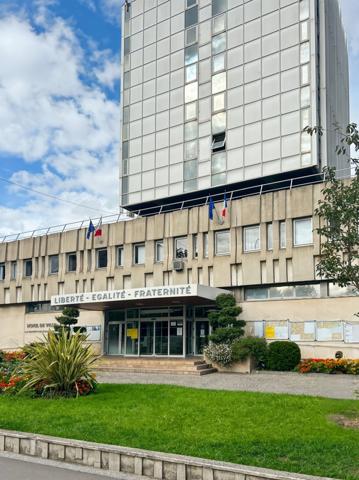 À VENDRE – MURS COMMERCIAUX AVEC LOCATAIRE EN PLACE – LA GARENNE COLOMBES (92) - Boulevard de la République proche de la gare et de la mairie – 150 000 € honoraires d’agence inclus