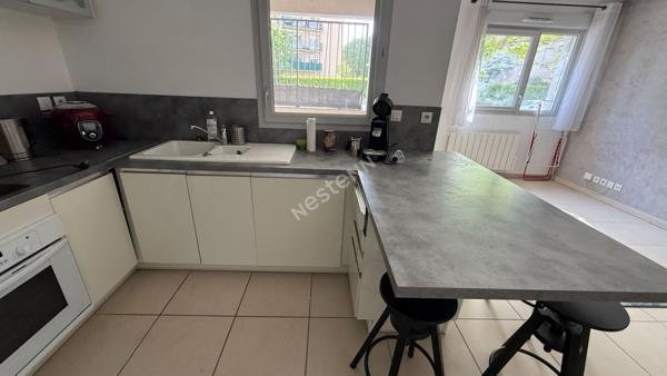 Appartement T2 Villeurbanne proche Grand clément, loggia,cuisine US équipée, copropriété récente, possibilité garage.
