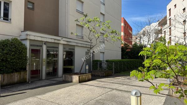 Appartement T2 Villeurbanne proche Grand clément, loggia,cuisine US équipée, copropriété récente, possibilité garage.