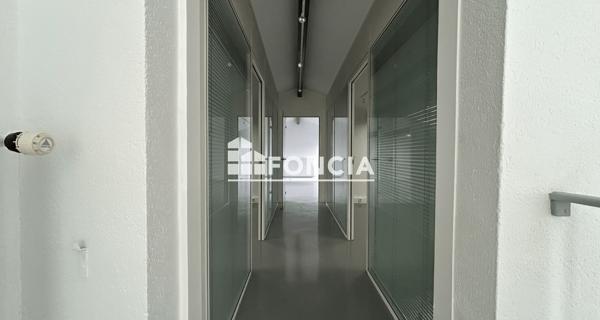 Location Local commercial 5 pièces 67.11 m² - Chatou 78400