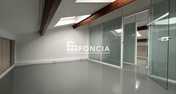Location Local commercial 5 pièces 67.11 m² - Chatou 78400
